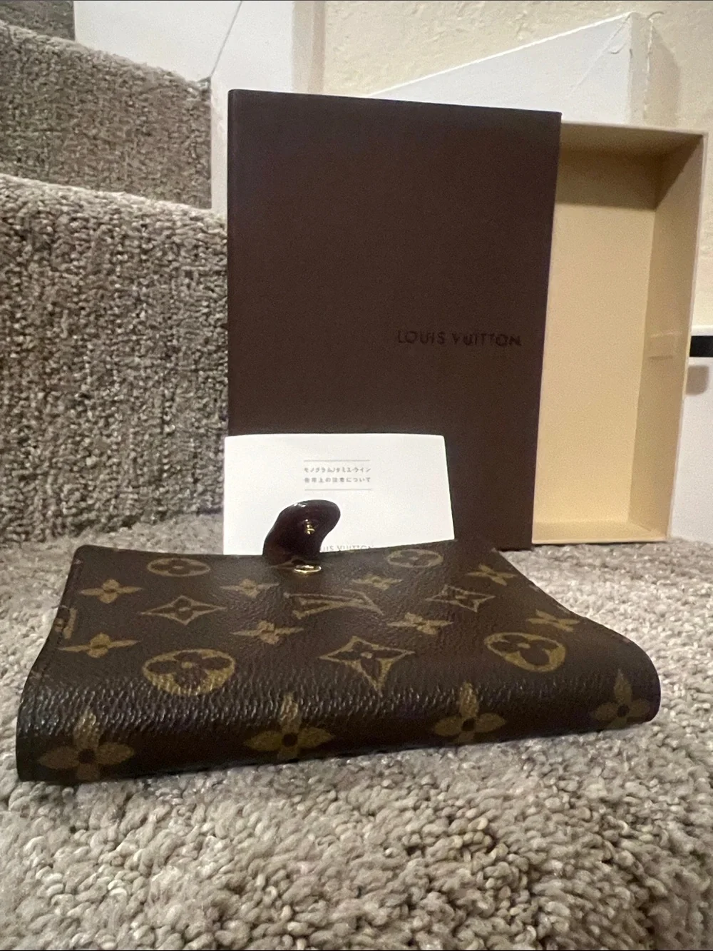 Louis Vuitton compact louis